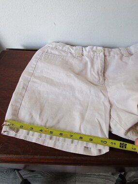 Cream tone shorts, Geoffrey Beene size 4, preppy sport.